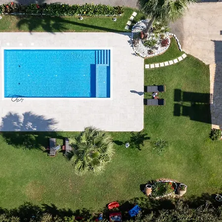 Socrates Holidays Apt. 1 With Pool Near The Apartamento Kamisianá