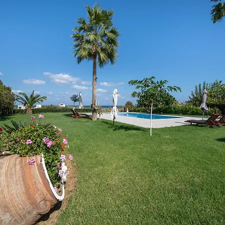Апартаменты Socrates Holidays Apt. 1 With Pool Near The Камисиана